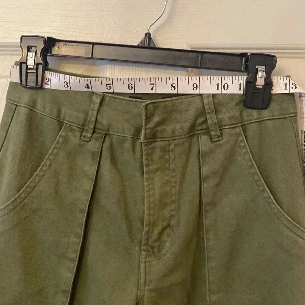 NWOT  flared cargo pants with zippers. Brand unknown. - Picture 7 of 7